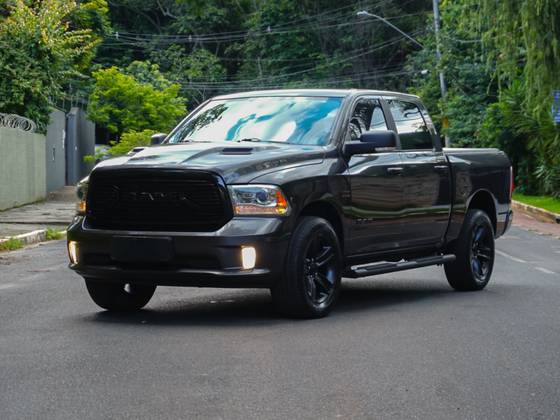 RAM CLASSIC 5.7 V8 GASOLINA LARAMIE NIGHT EDITION CD 4X4 AUTOMÁTICO RAM CLASSIC 5.7 V8 GASOLINA LARAMIE NIGHT EDITION CD 4X4 AUTOMÁTICO